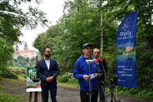 briefing prasowy dotyczący akcji Sprzątnijmy Park Książański 5