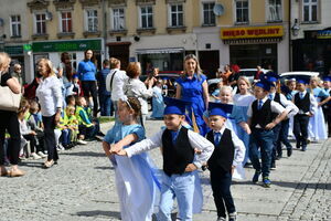 Uczniowie zatańczyli Poloneza