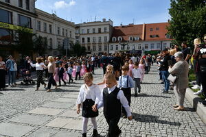 Uczniowie zatańczyli Poloneza