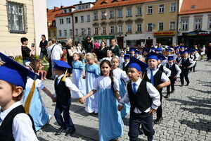 Uczniowie zatańczyli Poloneza