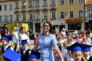 Uczniowie zatańczyli Poloneza