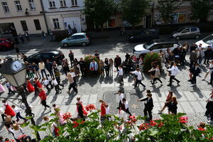 Uczniowie zatańczyli Poloneza