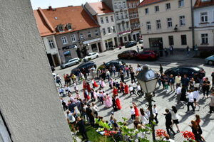 Uczniowie zatańczyli Poloneza