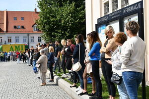 Uczniowie zatańczyli Poloneza