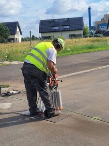 Montaż oświetlenia ostrzegawczego na małej obwodnicy