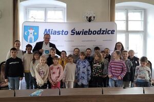 Wizyta uczniów ze Szkoły Podstawowej Integracyjnej w Świebodzicach u Burmistrza Miasta