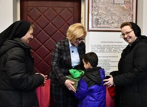 Spotkanie świąteczne w Ratuszu z udziałem Sióstr Zakonnych i podopiecznych Domu Pomocy Społecznej w Świebodzicach