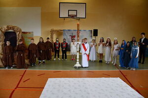 Szkoła Podstawowa nr 4 w Świebodzicach przygotowała piękne misterium