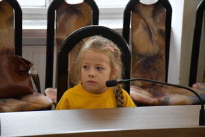 Przedszkolaki z nowym sprzętem sportowym