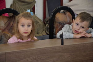 Przedszkolaki z nowym sprzętem sportowym