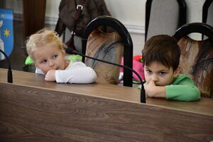 Przedszkolaki z nowym sprzętem sportowym