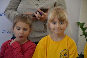 Przedszkolaki z nowym sprzętem sportowym