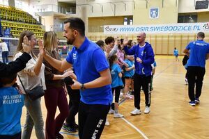 Mini Liga Siatkówki w Świebodzicach – sportowe emocje i młodzieńcza energia!