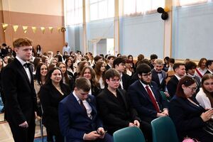 Nowy rozdział czas zacząć: Pożegnanie maturzystów w świebodzickim LO