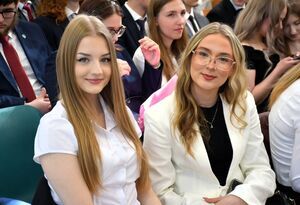 Nowy rozdział czas zacząć: Pożegnanie maturzystów w świebodzickim LO