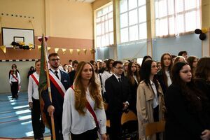 Nowy rozdział czas zacząć: Pożegnanie maturzystów w świebodzickim LO