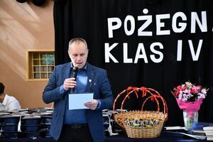 Nowy rozdział czas zacząć: Pożegnanie maturzystów w świebodzickim LO