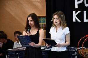 Nowy rozdział czas zacząć: Pożegnanie maturzystów w świebodzickim LO