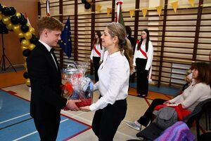 Nowy rozdział czas zacząć: Pożegnanie maturzystów w świebodzickim LO