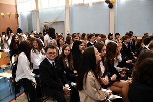 Nowy rozdział czas zacząć: Pożegnanie maturzystów w świebodzickim LO