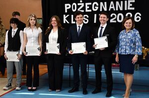 Nowy rozdział czas zacząć: Pożegnanie maturzystów w świebodzickim LO
