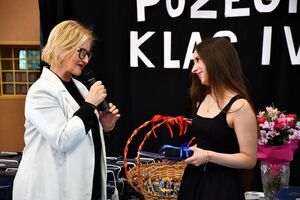 Nowy rozdział czas zacząć: Pożegnanie maturzystów w świebodzickim LO