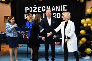 Nowy rozdział czas zacząć: Pożegnanie maturzystów w świebodzickim LO