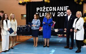 Nowy rozdział czas zacząć: Pożegnanie maturzystów w świebodzickim LO