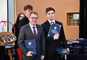 Nowy rozdział czas zacząć: Pożegnanie maturzystów w świebodzickim LO