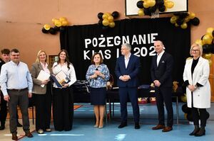 Nowy rozdział czas zacząć: Pożegnanie maturzystów w świebodzickim LO