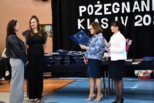 Nowy rozdział czas zacząć: Pożegnanie maturzystów w świebodzickim LO