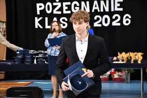 Nowy rozdział czas zacząć: Pożegnanie maturzystów w świebodzickim LO