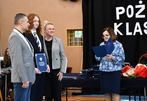 Nowy rozdział czas zacząć: Pożegnanie maturzystów w świebodzickim LO