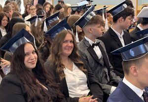 Nowy rozdział czas zacząć: Pożegnanie maturzystów w świebodzickim LO