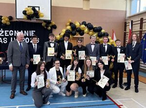 Nowy rozdział czas zacząć: Pożegnanie maturzystów w świebodzickim LO