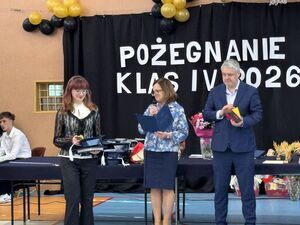 Nowy rozdział czas zacząć: Pożegnanie maturzystów w świebodzickim LO