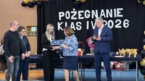 Nowy rozdział czas zacząć: Pożegnanie maturzystów w świebodzickim LO