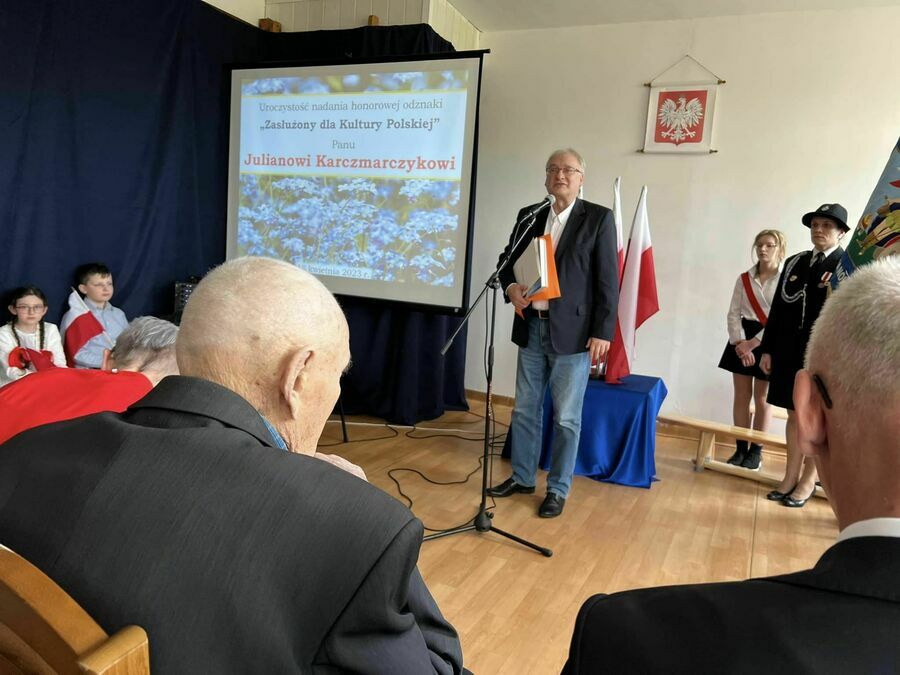 Uroczystość wręczenia odznaczenia „Zasłużony dla Kultury Polskiej” Panu Julianowi Karczmarczykowi