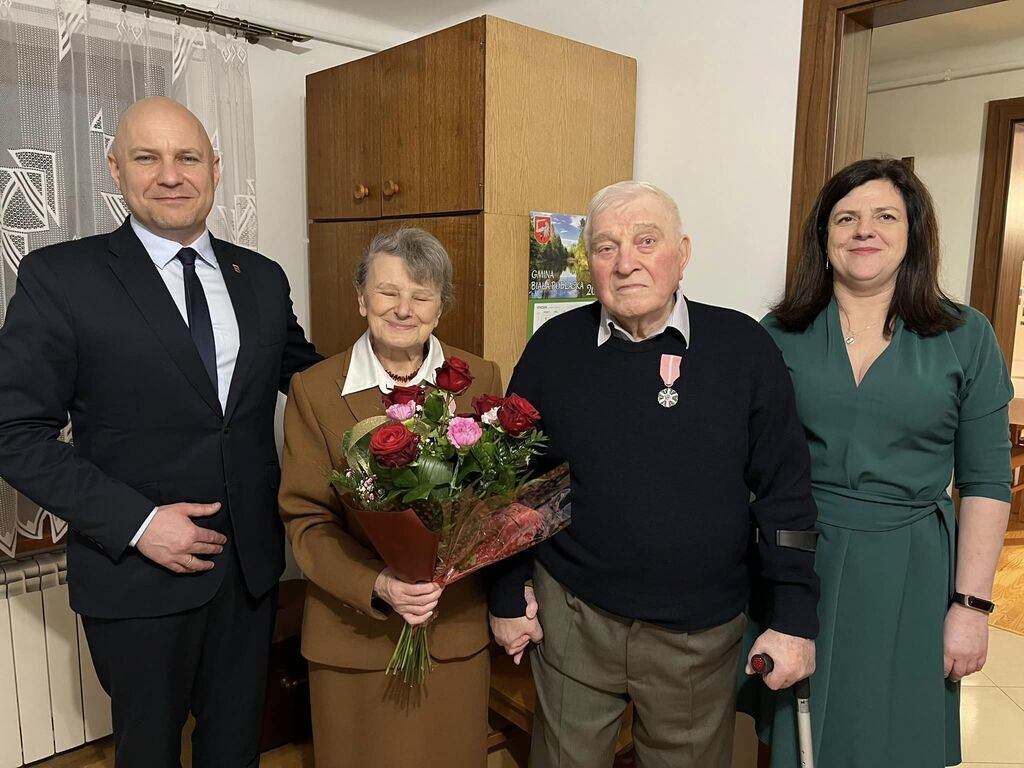 Odznaczenia prezydenckie dla mieszkańców Gminy Wąwolnica z okazji 50-lecia pożycia małżeńskiego