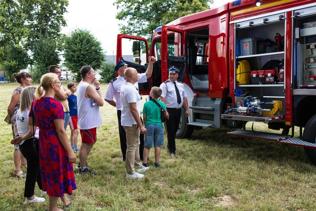 Uroczyste poświęcenie i prezentacja nowo zakupionego wozu bojowego dla OSP Rąblów