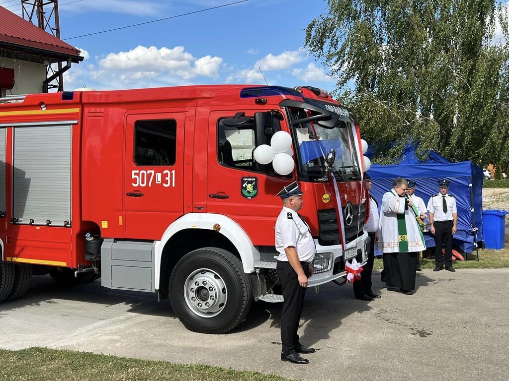 Uroczyste poświęcenie i prezentacja nowo zakupionego wozu bojowego dla OSP Rąblów