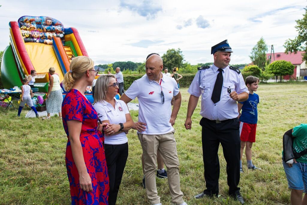 Uroczyste poświęcenie i prezentacja nowo zakupionego wozu bojowego dla OSP Rąblów