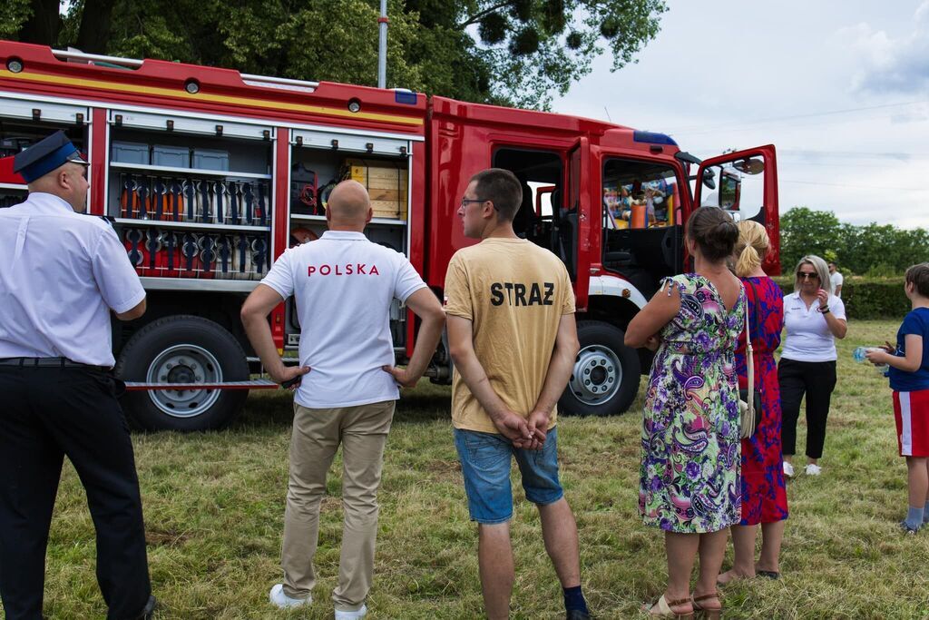 Uroczyste poświęcenie i prezentacja nowo zakupionego wozu bojowego dla OSP Rąblów