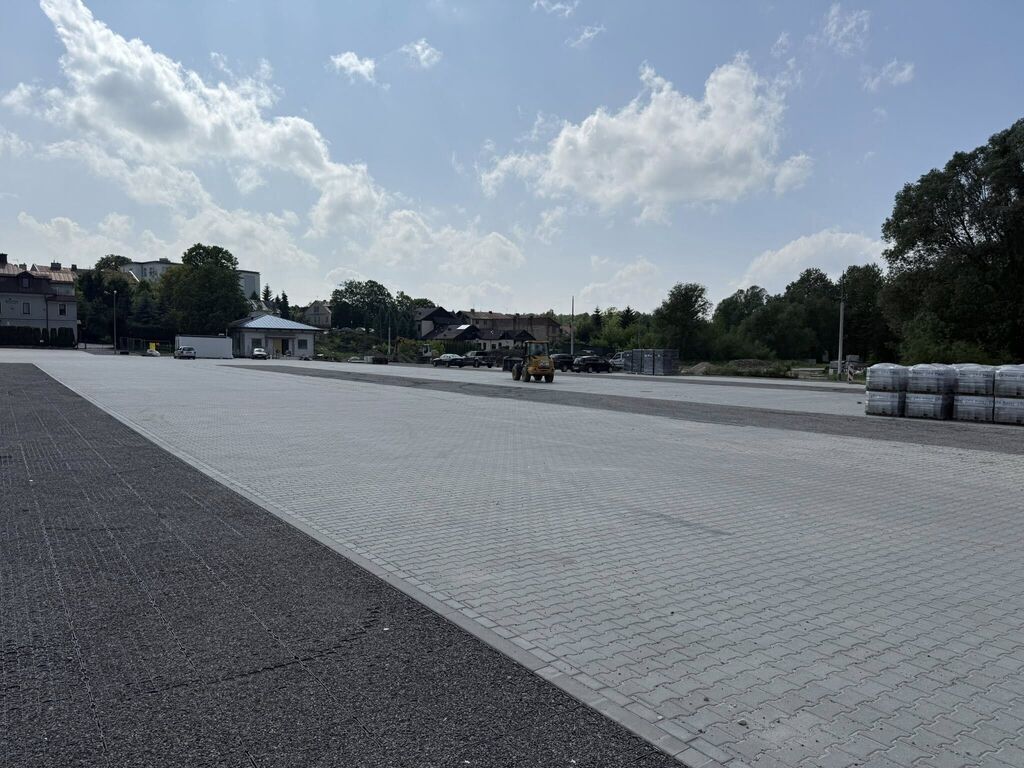 Modernizacja placu targowego w Wąwolnicy