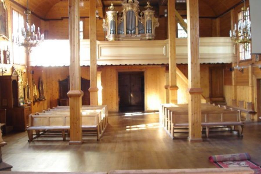 
                                                    Kościół - widok na chór
                                                