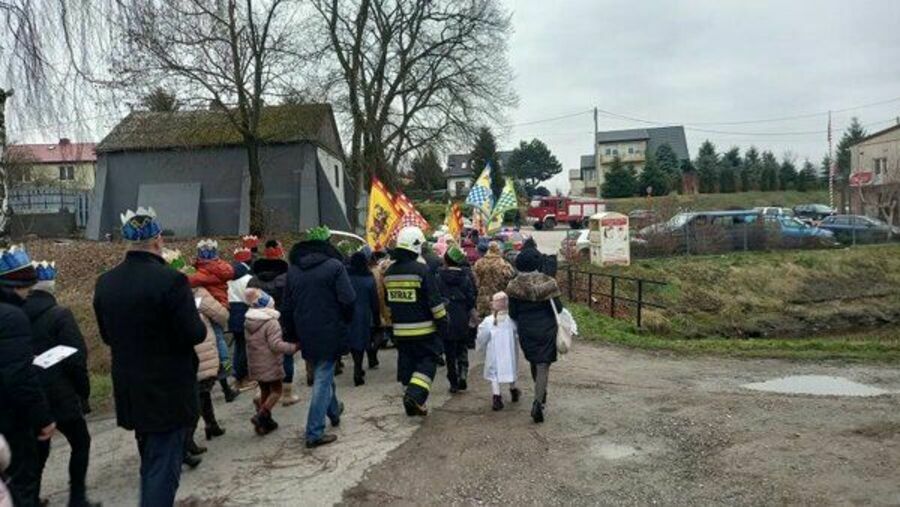 
                                                        Międzynarodowy orszak z królami
                                                