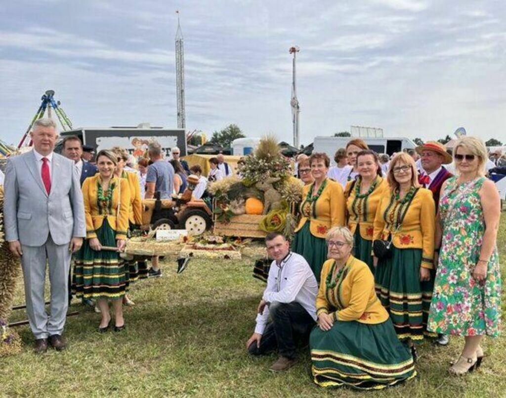 
                                                    Gmina na podwójnym święcie plonów w Radawcu
                                                