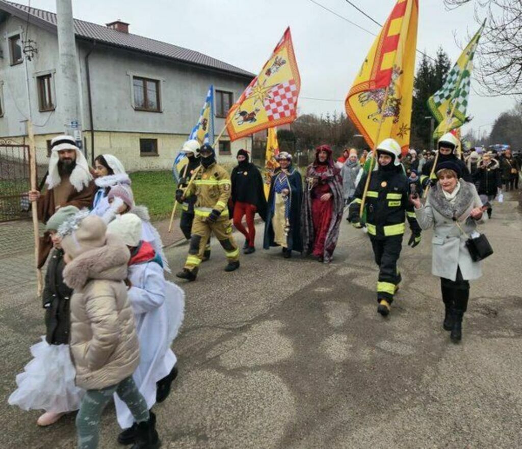 
                                                    Kolędników było wielu
                                                