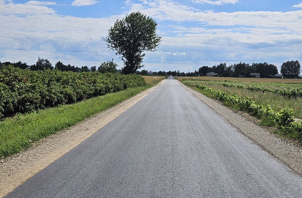 
                                                    Zakończono prace związane z przebudową drogi gminnej w miejscowości Palikije Pierwsze.   Zadanie zrealizowano zgodnie z umową nr 302 z dnia 28.02.2024 roku oraz Aneksem Nr 1 z dnia 13.06.2024 roku zawartymi z Wojewodą Lubelskim w sprawie udzielenia w 2024
                                                