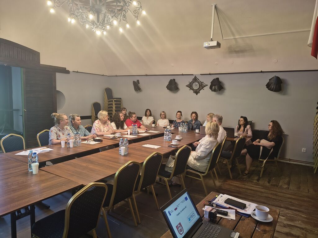 
                                                    Spotkanie w ramach partnerstwa na rzecz Lokalnego Systemu Wsparcia Rodzin  w Gminie Wojciechów
                                                